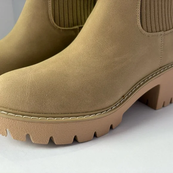Chic Tan Ankle Boots with Ribbed Design - Picture 2 of 7